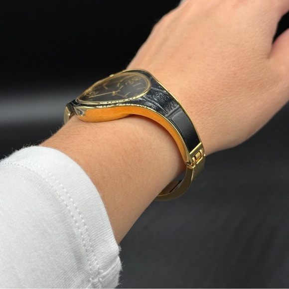 Vintage Avon Bold Cuff Black with Gold-Trimmed Wristwatch - Working - Picture 12 of 17